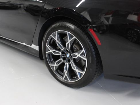 Used 2024 BMW i7 xDrive60 AWD/4WD image 12