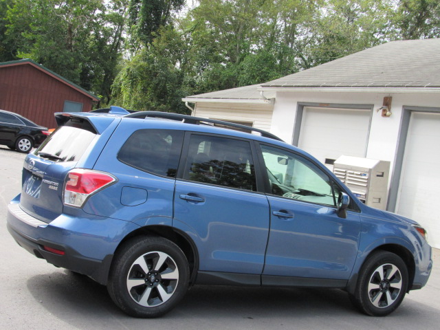 Used 2017 Subaru Forester 2.5i Premium AWD/4WD image 9