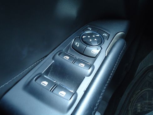 Used 2017 Lincoln MKC Select image 18