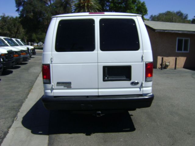 Used 2008 Ford E-350 and Econoline 350 Extended Wagon Super Duty RWD image 6