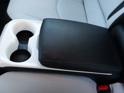 Used 2019 Toyota Prius Prime Premium image 17