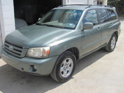 Used 2007 Toyota Highlander 2WD w/ 3rd Row image 2