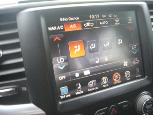 Used 2016 RAM 1500 4x4 Crew Cab SLT image 11