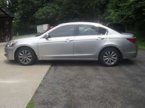 Used 2012 Honda Accord EX V6 Sedan image 5