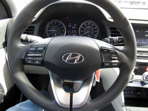 Used 2019 Hyundai Elantra SE image 20