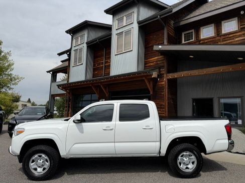 Used 2021 Toyota Tacoma 4x4 Double Cab image 2