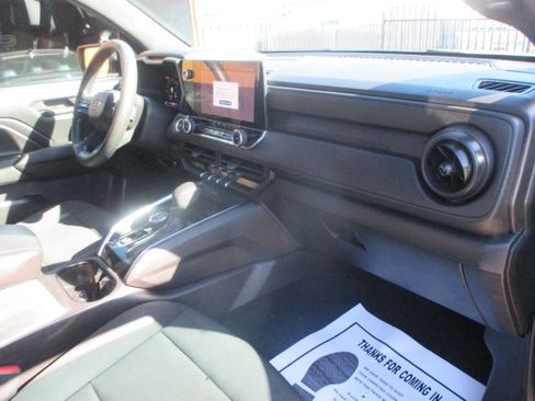 Used 2024 Chevrolet Colorado Trail Boss image 4