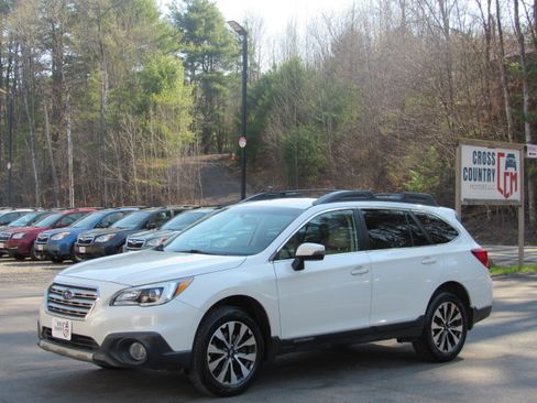 Used 2017 Subaru Outback 2.5i Limited image 1
