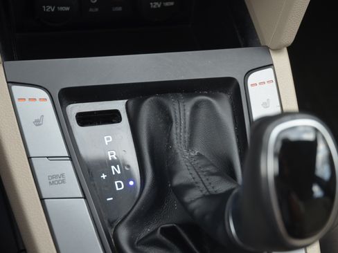 Used 2017 Hyundai Elantra SE image 21