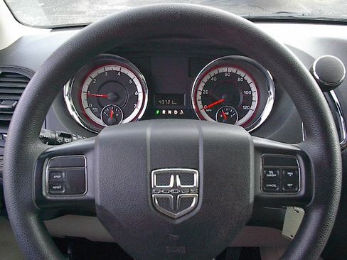 Used 2016 Dodge Grand Caravan SE image 14