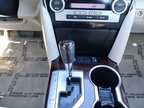 Used 2012 Toyota Camry XLE image 19