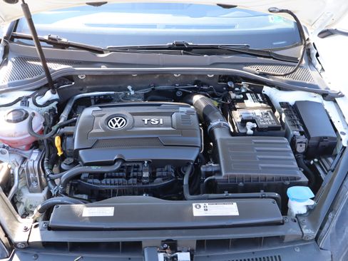 Used 2019 Volkswagen GTI SE image 37