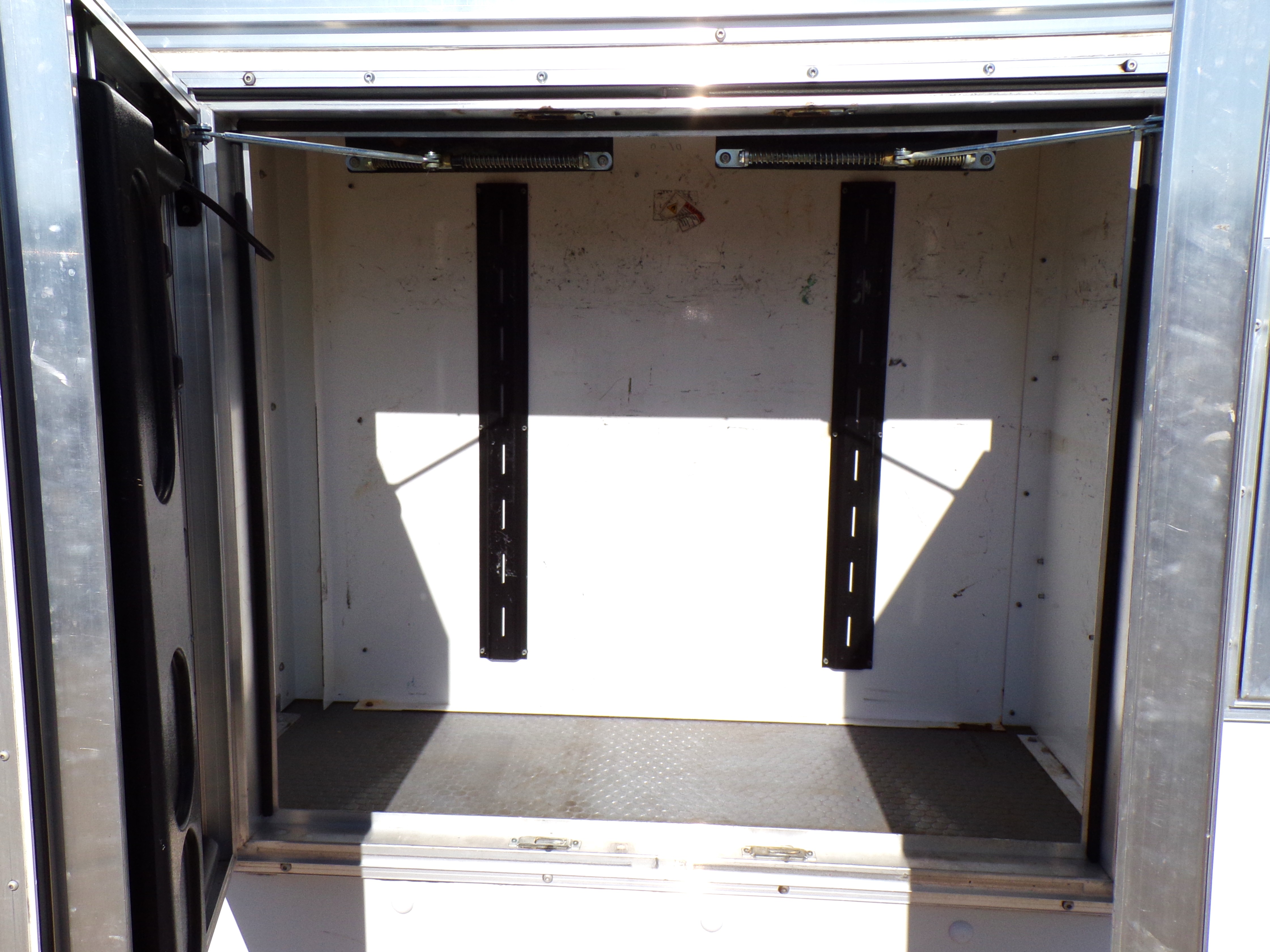Used 2020 Chevrolet Express 3500 RWD image 18