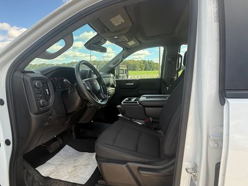 Used 2025 Chevrolet Silverado 3500 4x4 Crew Cab W/T image 9