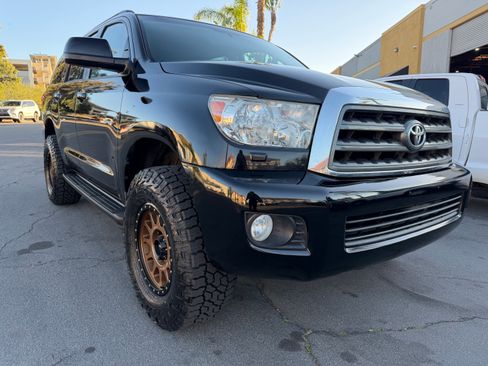 Used 2016 Toyota Sequoia SR5 image 13