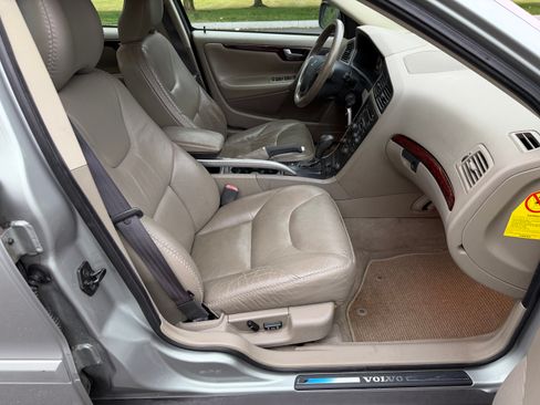 Used 2004 Volvo XC70 UNAVAIL AWD/4WD image 40
