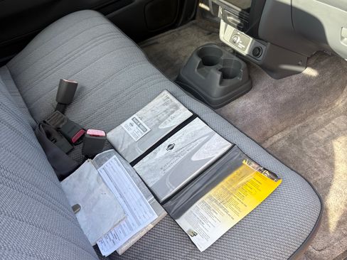 Used 2001 Nissan Frontier XE image 7