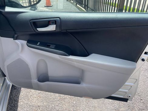 Used 2014 Toyota Camry LE image 17