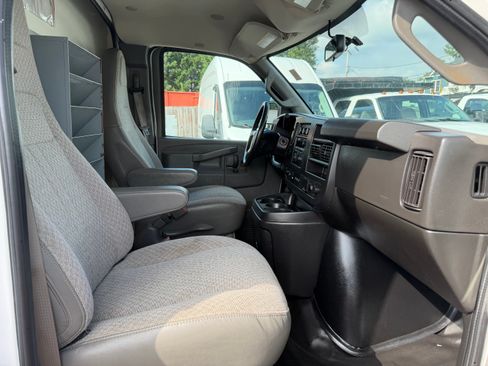 Used 2019 Chevrolet Express 3500 UNAVAIL RWD image 18