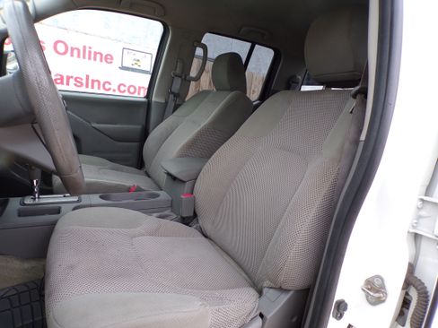Used 2018 Nissan Frontier SV image 6