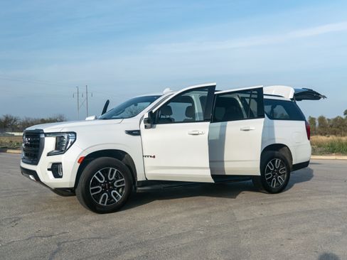 Used 2022 GMC Yukon XL AT4 image 14