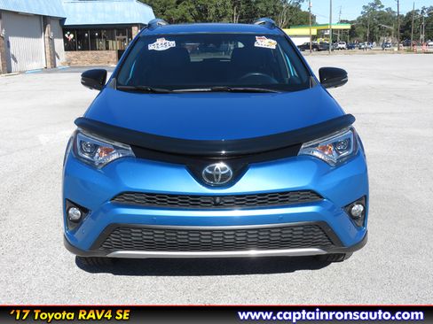 Used 2017 Toyota RAV4 SE image 5