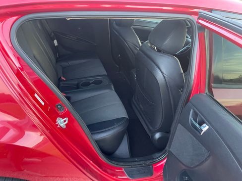 Used 2015 Hyundai Veloster image 6