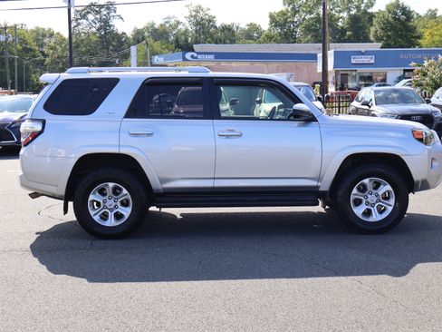 Used 2014 Toyota 4Runner SR5 image 9