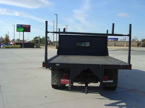 Used 2018 Ford F550 image 2