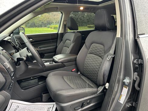 Used 2022 Nissan Pathfinder SV image 9