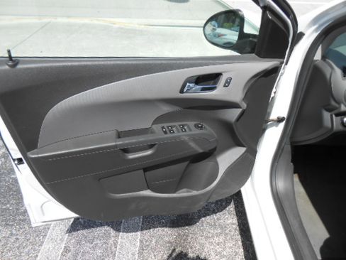 Used 2014 Chevrolet Sonic LT Hatchback FWD image 11