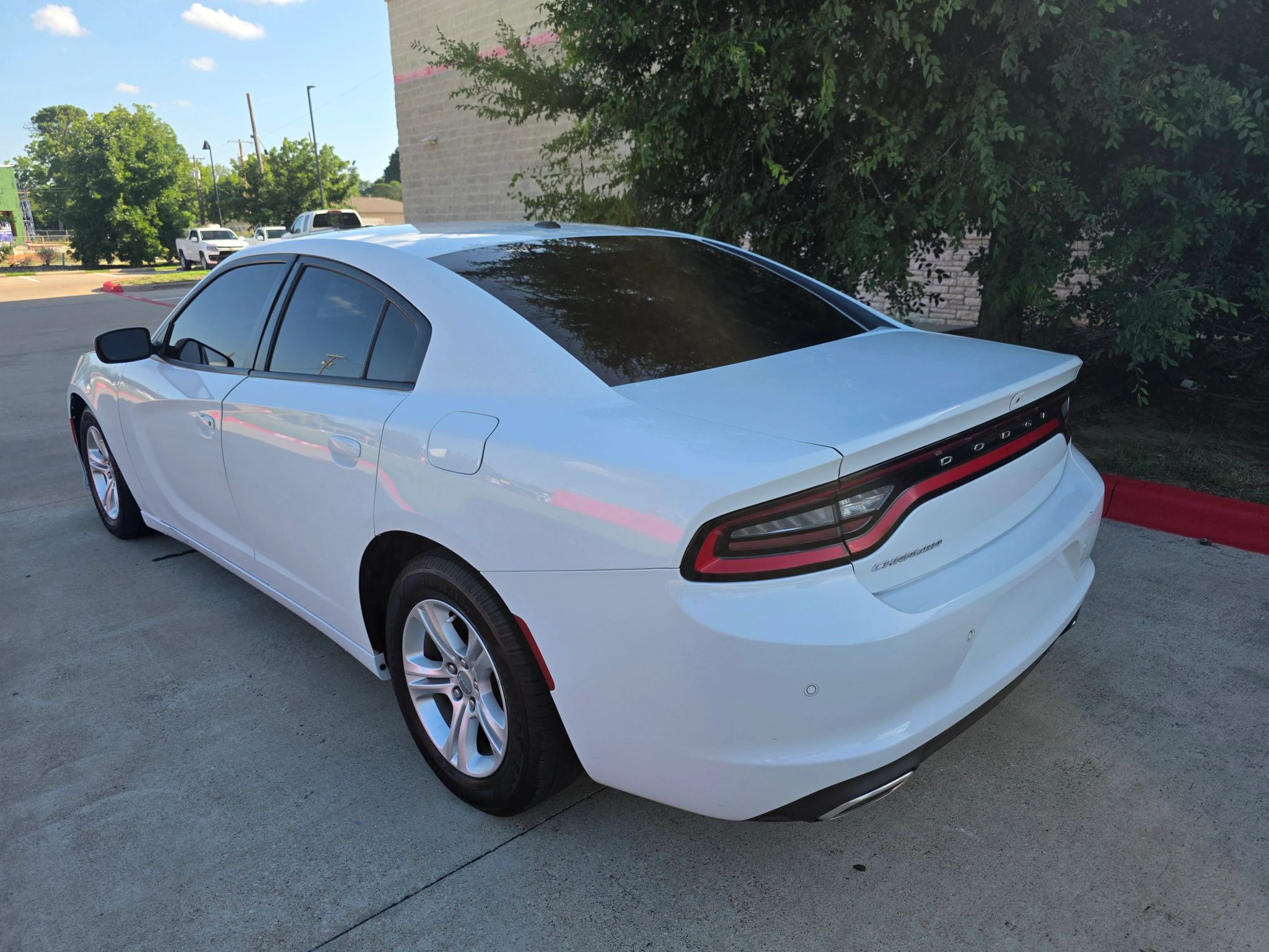 Used 2019 Dodge Charger SXT RWD image 4