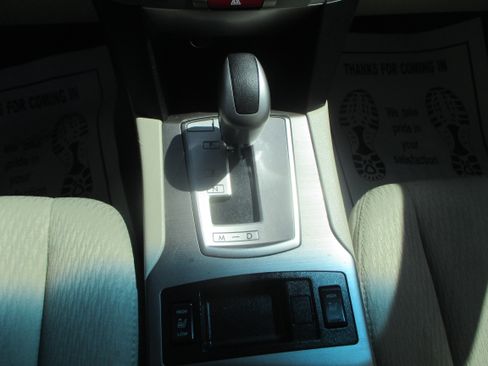 Used 2012 Subaru Outback 2.5i Premium AWD/4WD image 6