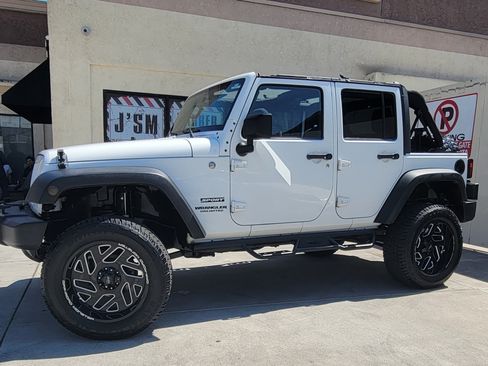 Used 2012 Jeep Wrangler Unlimited Sport image 3