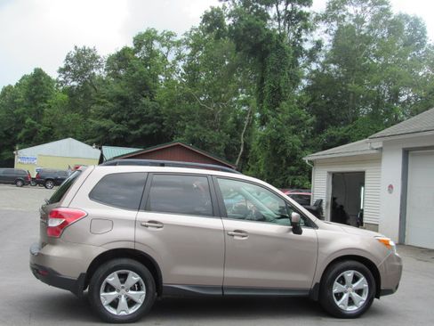 Used 2014 Subaru Forester 2.5i Premium AWD/4WD image 8