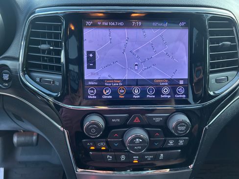 Used 2020 Jeep Grand Cherokee 4WD Limited image 11
