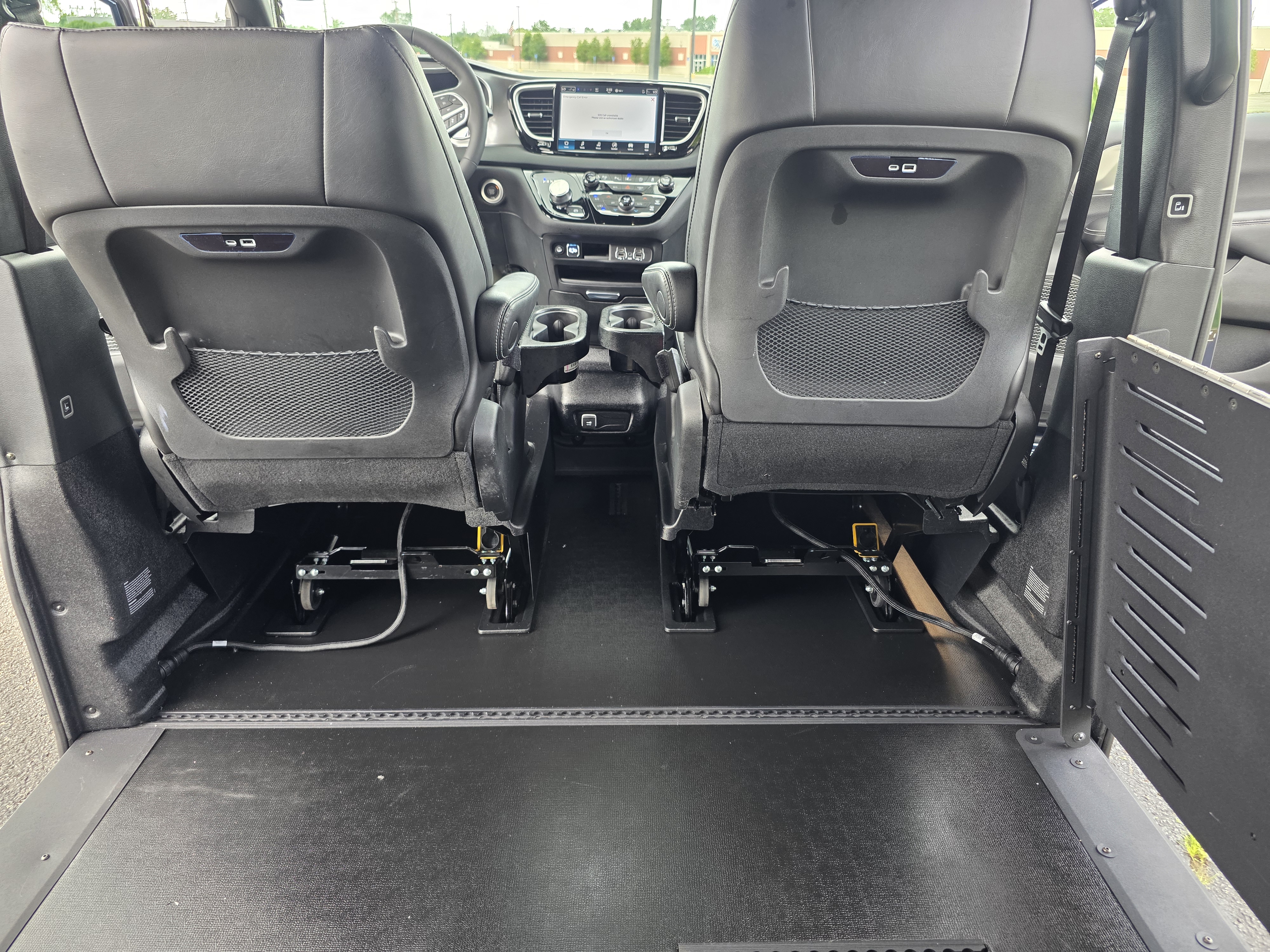 Used 2025 Chrysler Pacifica Select FWD image 15