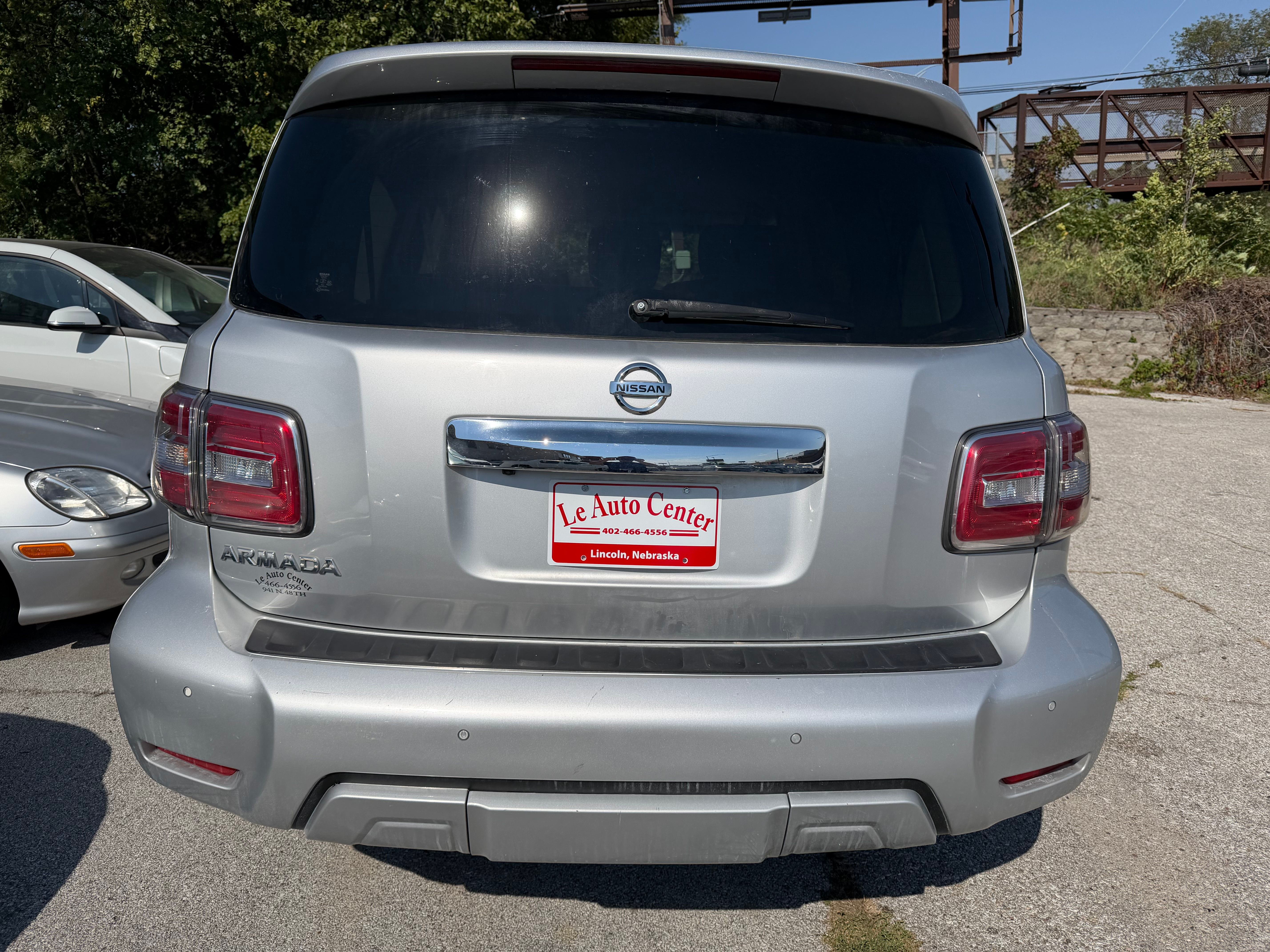 Used 2017 Nissan Armada AWD/4WD image 3