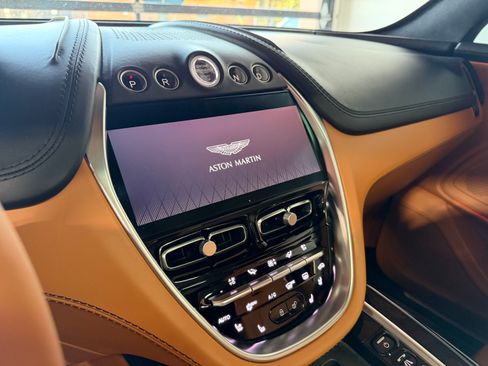 Used 2021 Aston Martin DBX AWD/4WD image 26