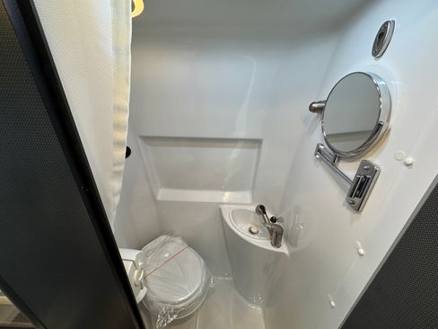 Used 2025 Mercedes-Benz Sprinter 2500 image 31