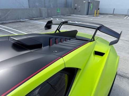 Used 2022 Lamborghini Huracan STO image 5