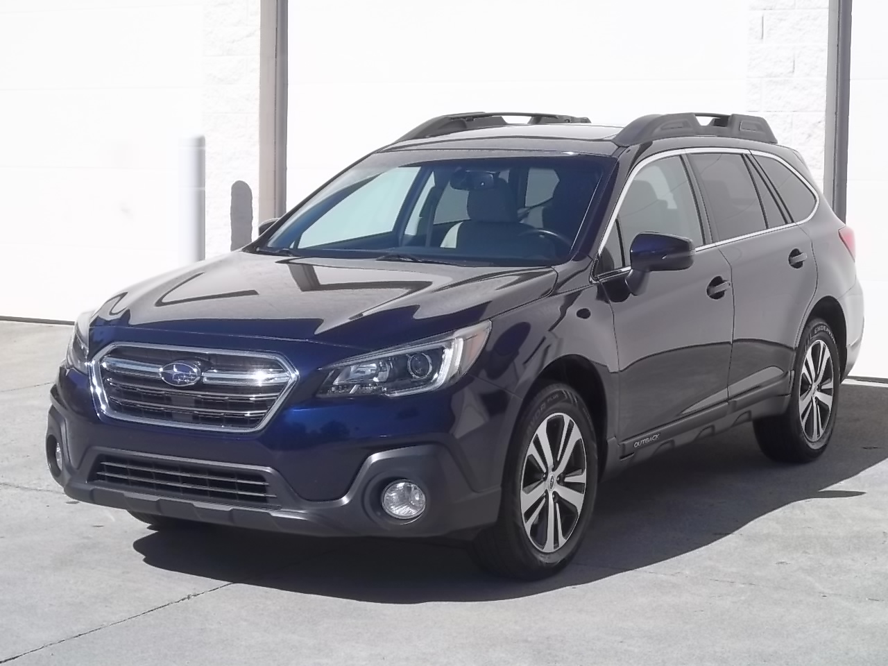 Used 2018 Subaru Outback 2.5i Limited AWD/4WD image 1