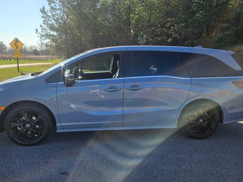 Used 2023 Honda Odyssey Sport image 2