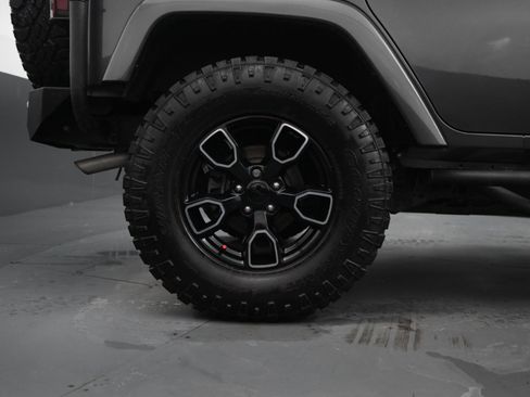 Used 2018 Jeep Wrangler Unlimited Sahara image 26