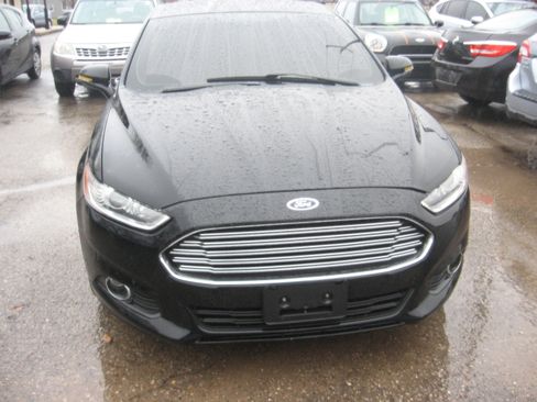 Used 2016 Ford Fusion SE image 2