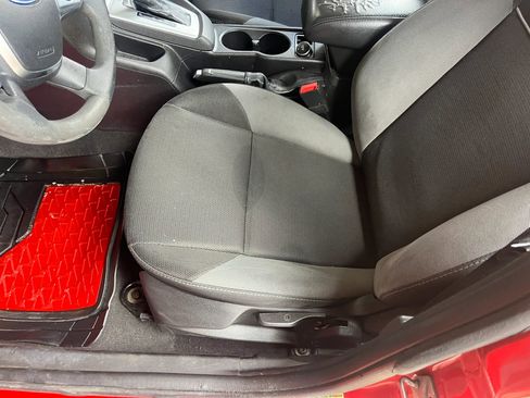 Used 2014 Ford Focus SE FWD image 15