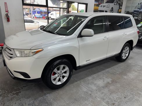 Used 2012 Toyota Highlander Sport image 1