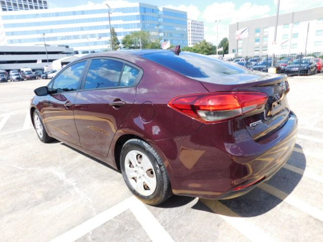 Used 2017 Kia Forte LX Sedan FWD image 5