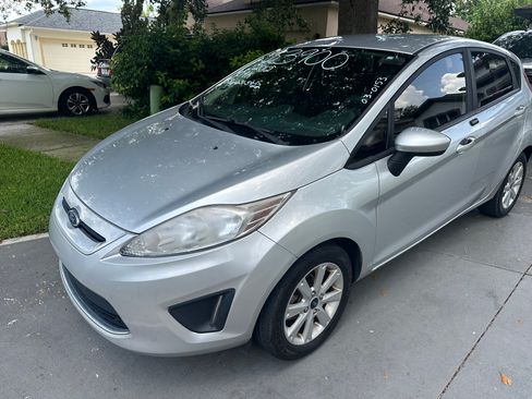 Used 2011 Ford Fiesta SE image 1