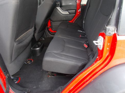 Used 2014 Jeep Wrangler Unlimited Sport image 9